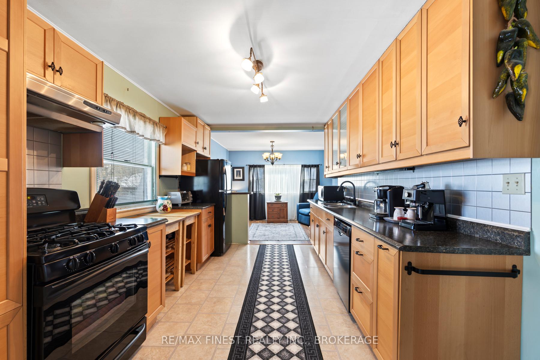 Photo 22 of 640 King Street W, Gananoque — HOMEH