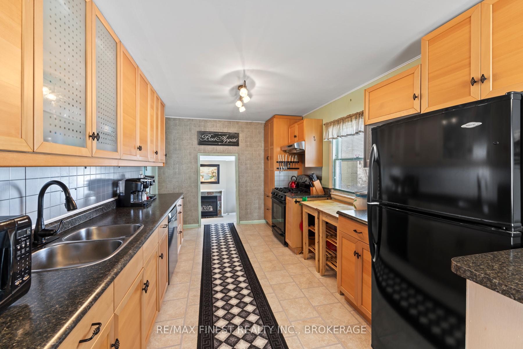 Photo 23 of 640 King Street W, Gananoque — HOMEH