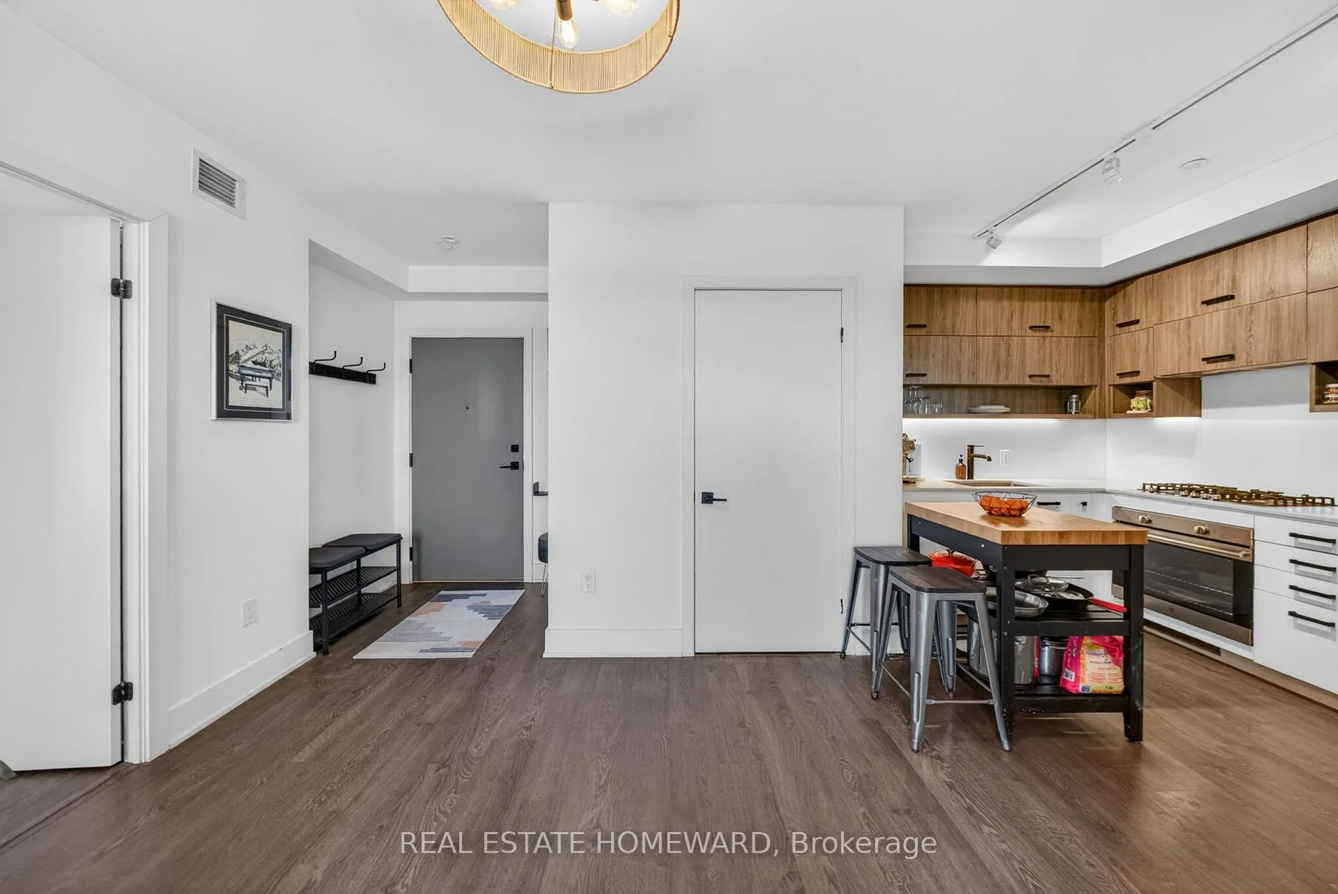 Photo 3 of Unit 605, 1888 Queen Street E, Toronto, The Beaches — HOMEH