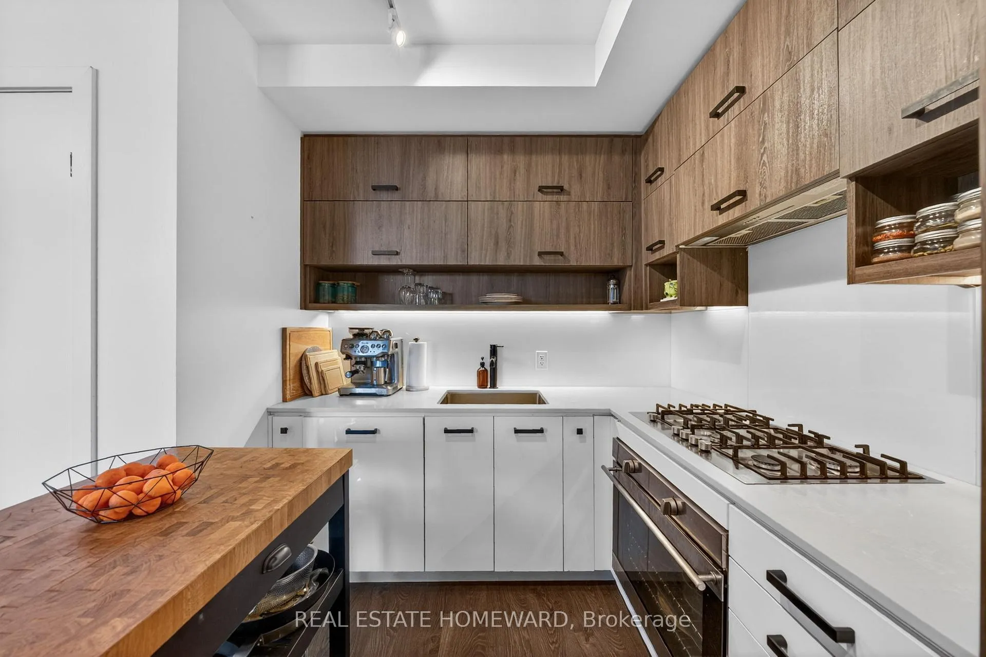 Photo 7 of Unit 605, 1888 Queen Street E, Toronto, The Beaches — HOMEH