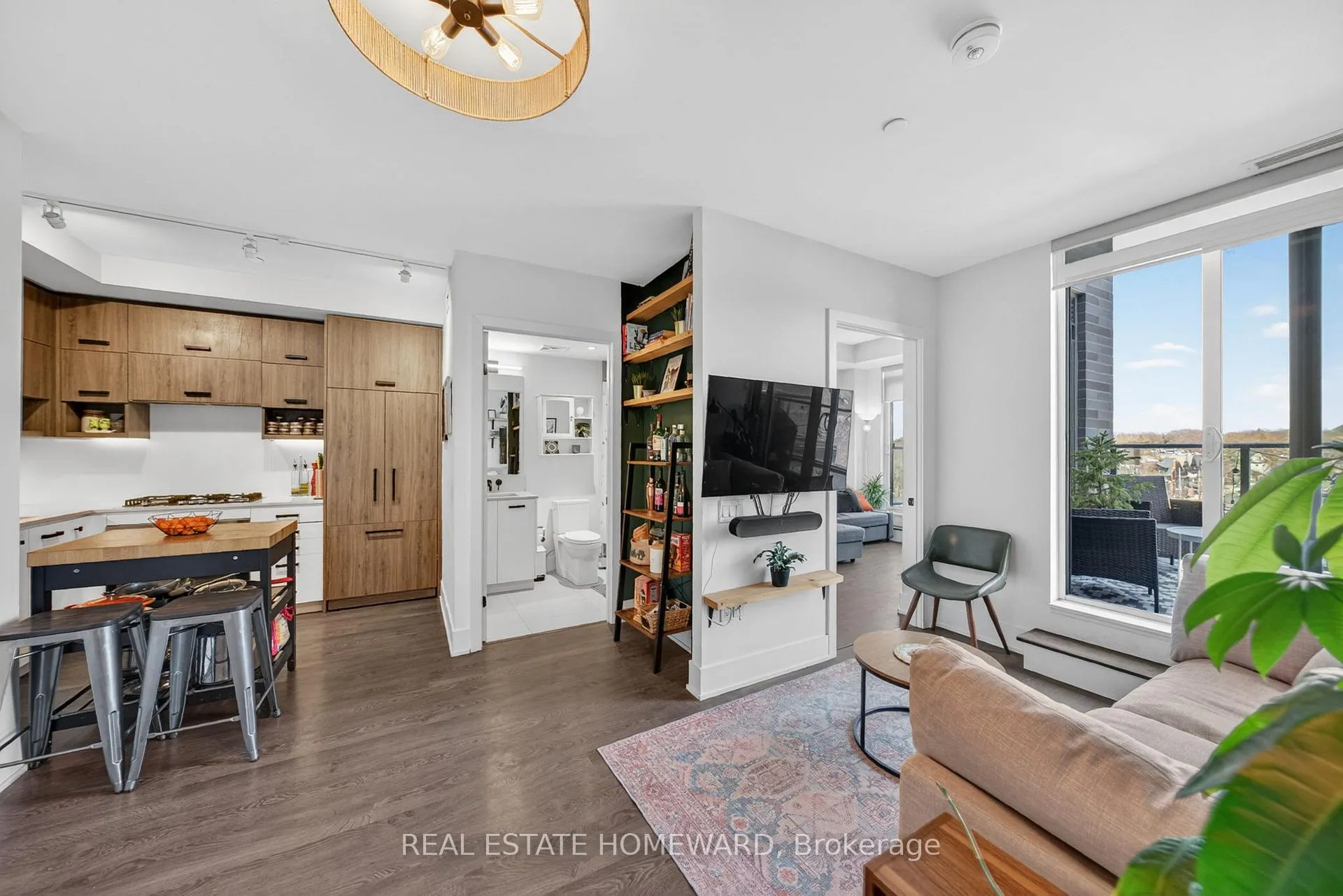 Photo 9 of Unit 605, 1888 Queen Street E, Toronto, The Beaches — HOMEH