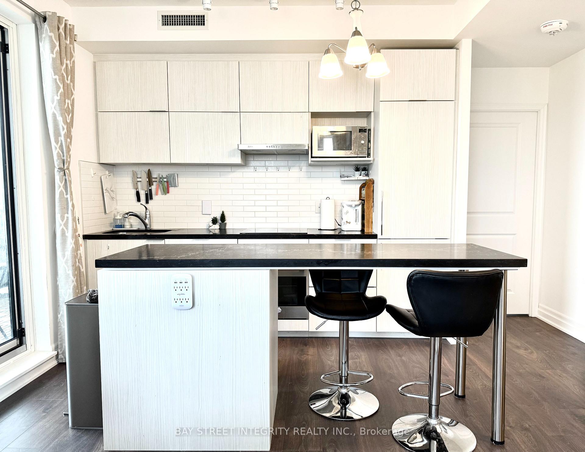 Photo 4 of Unit 906B, 8 Rough Valley Drive W, Markham, German Mills — HOMEH