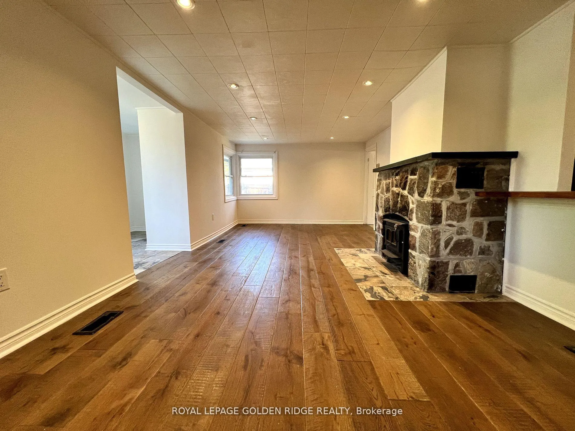 Photo 3 of 367 Hollywood Drive N, Georgina, Keswick South — HOMEH