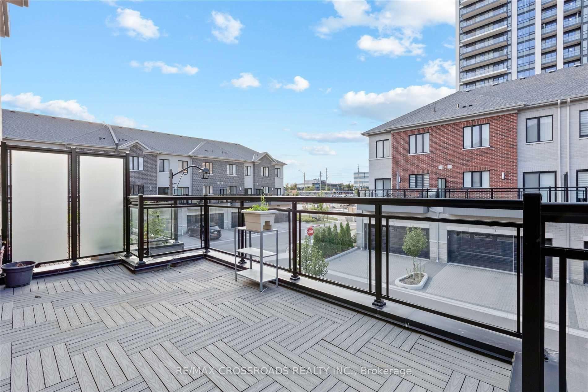 Photo 24 of 10 Active Road, Markham, Commerce Valley — HOMEH