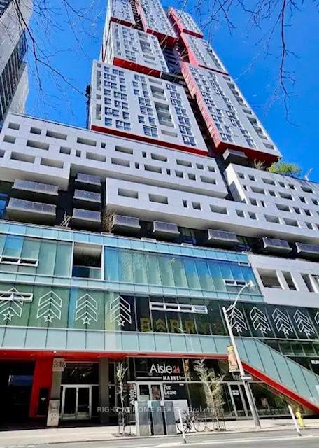 Front of Unit 1805, 318 Richmond Street W