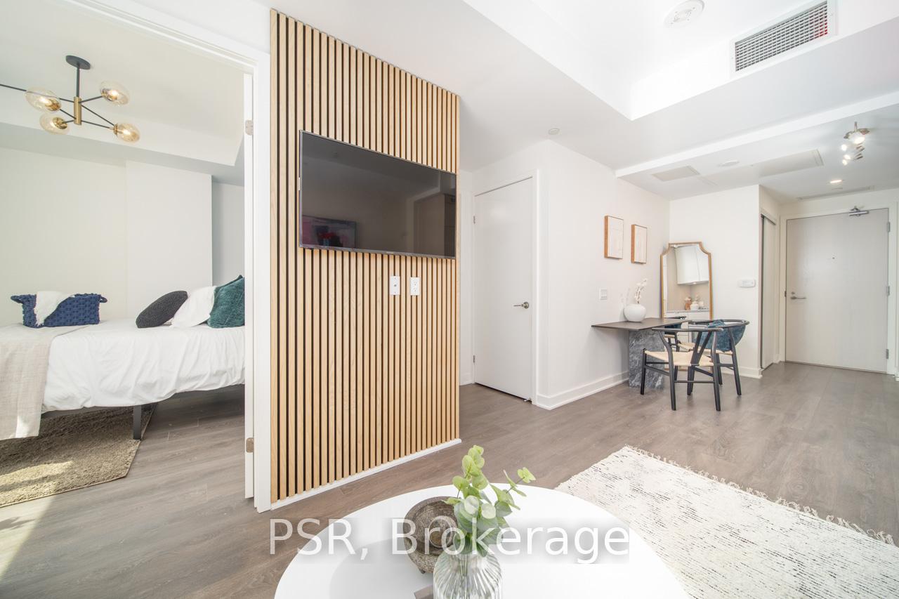 Photo 4 of Unit 718, 115 Blue Jays Way, Toronto, Waterfront Communities — HOMEH