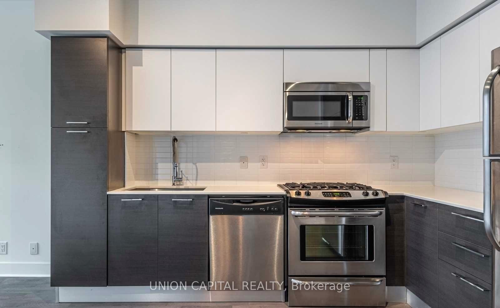 Photo 2 of Unit 816, 399 Adelaide Street W, Toronto, Waterfront Communities — HOMEH
