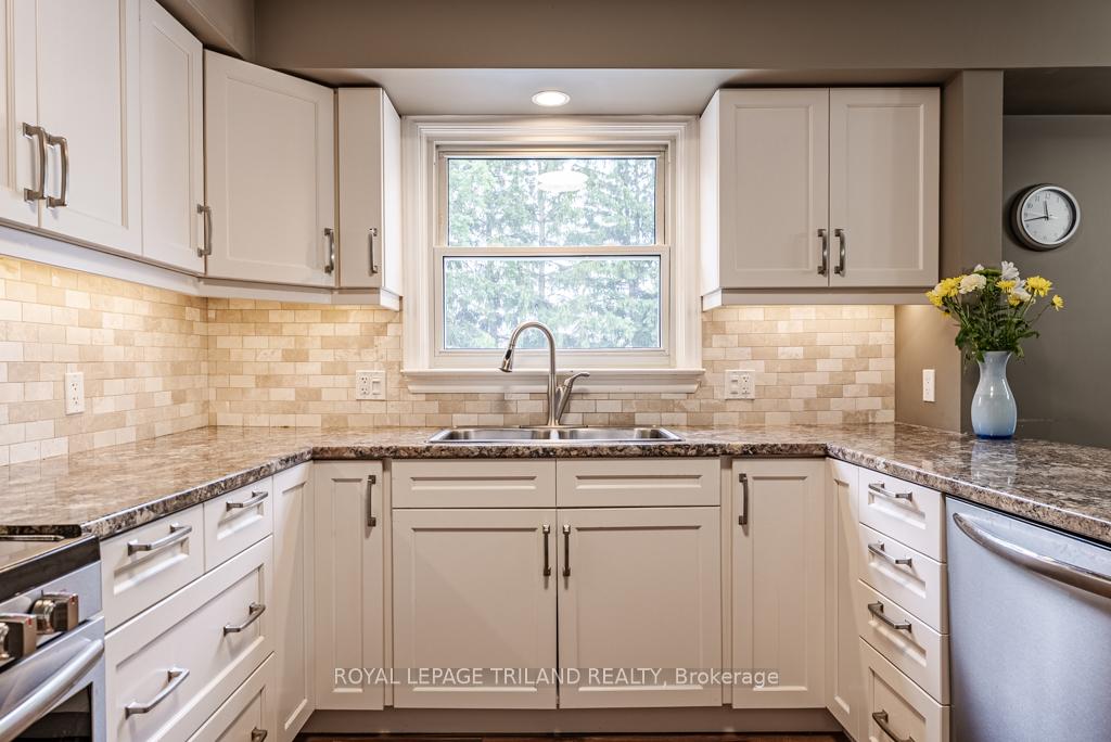 Photo 9 of 235 Union Street, Central Elgin, Belmont — HOMEH