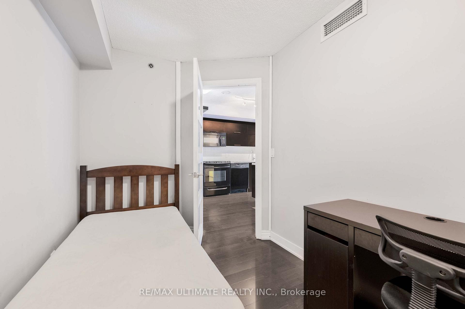 Photo 13 of Unit 615, 21 Nelson Street, Toronto, Waterfront Communities — HOMEH