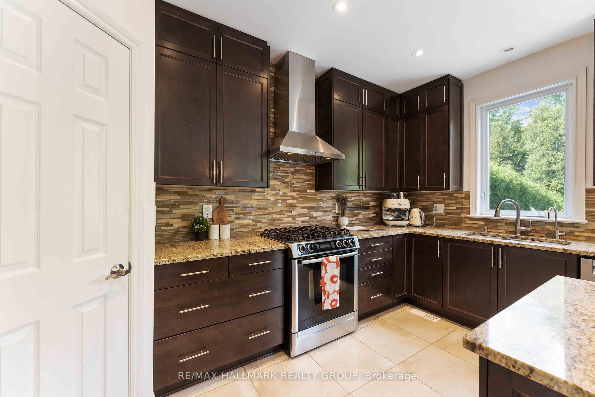 Photo 15 of 185 Charlie's Lane, Ottawa, Carp — HOMEH