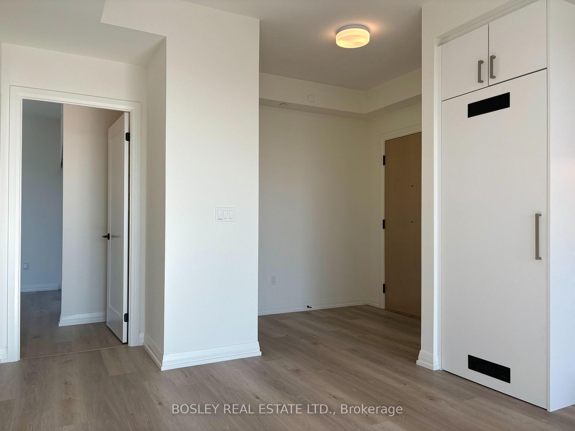 Front of Unit 1611, 280 Dundas Street W