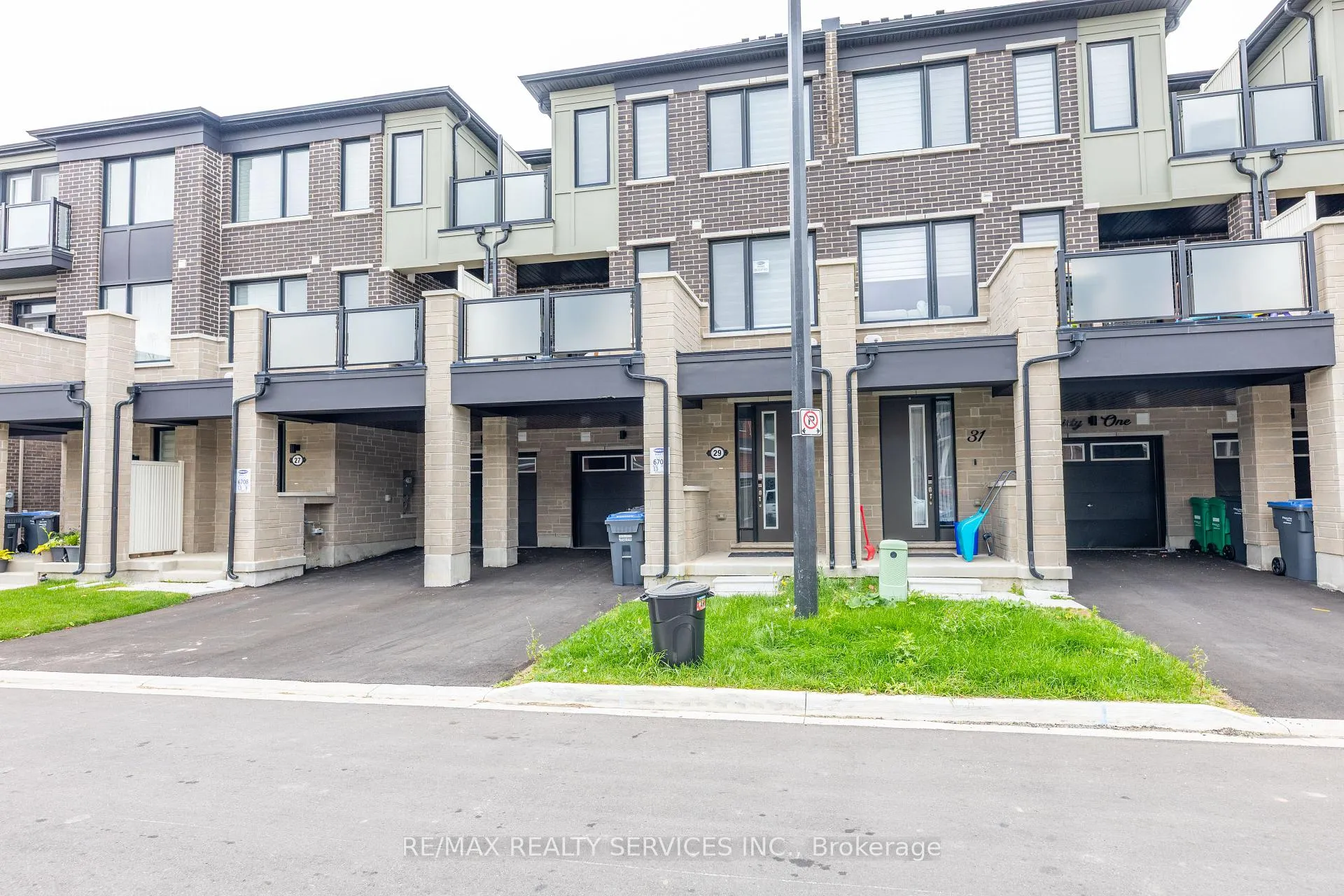 Photo 2 of 29 Keppel Circle, Brampton, Northwest Brampton — HOMEH