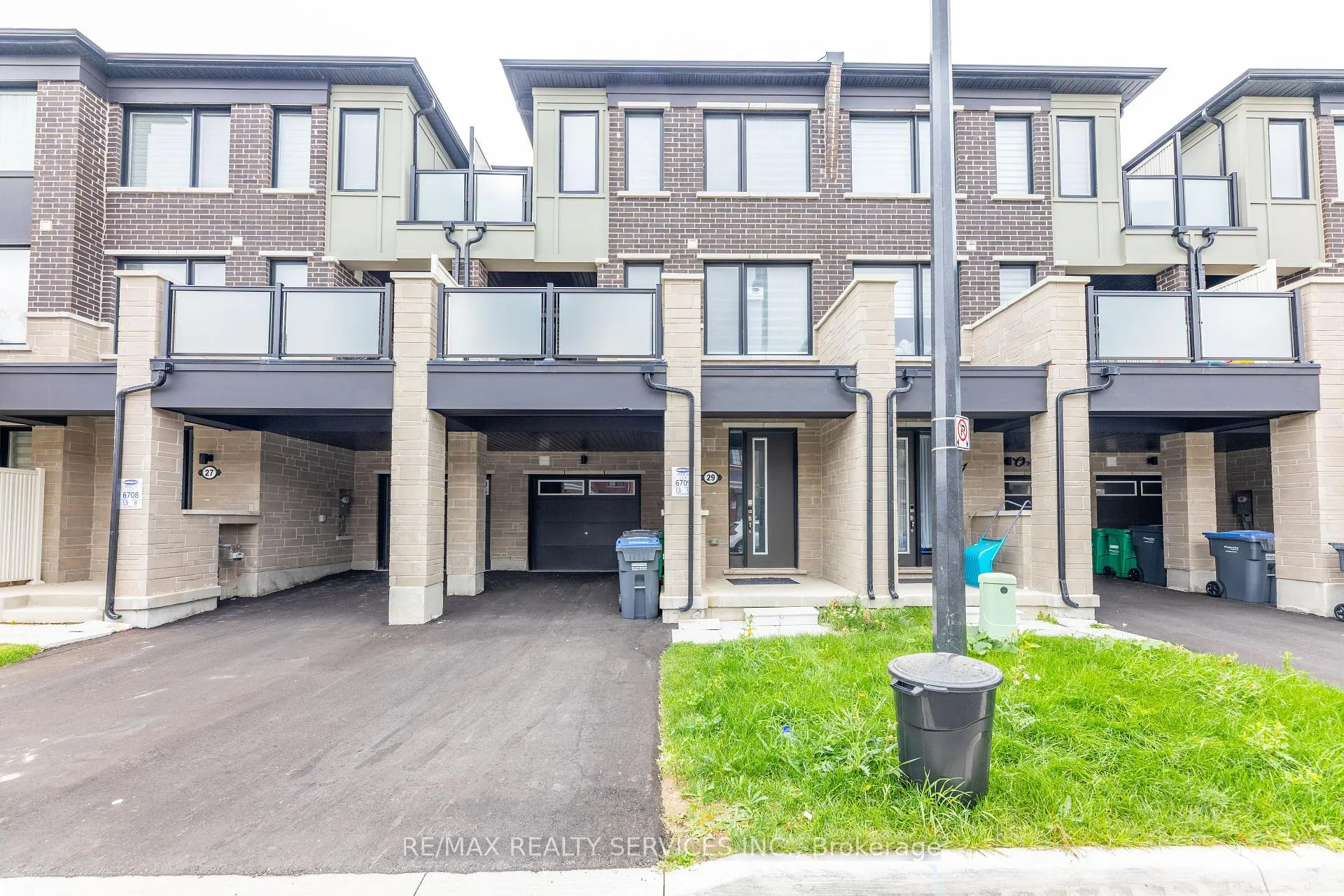 Photo 4 of 29 Keppel Circle, Brampton, Northwest Brampton — HOMEH