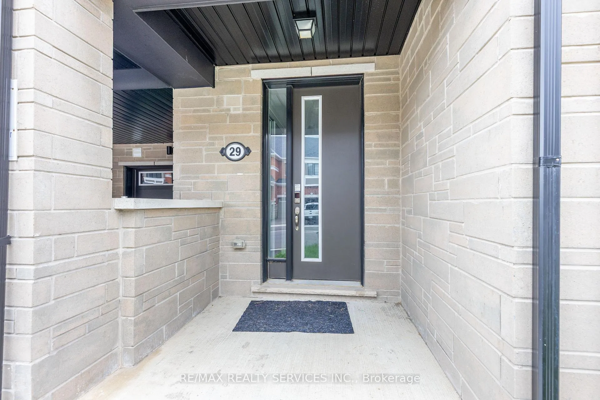 Photo 5 of 29 Keppel Circle, Brampton, Northwest Brampton — HOMEH