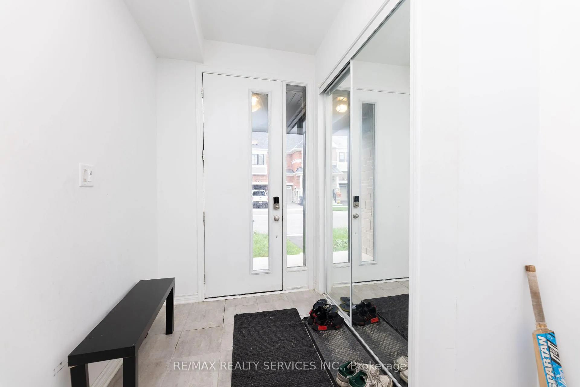 Photo 6 of 29 Keppel Circle, Brampton, Northwest Brampton — HOMEH
