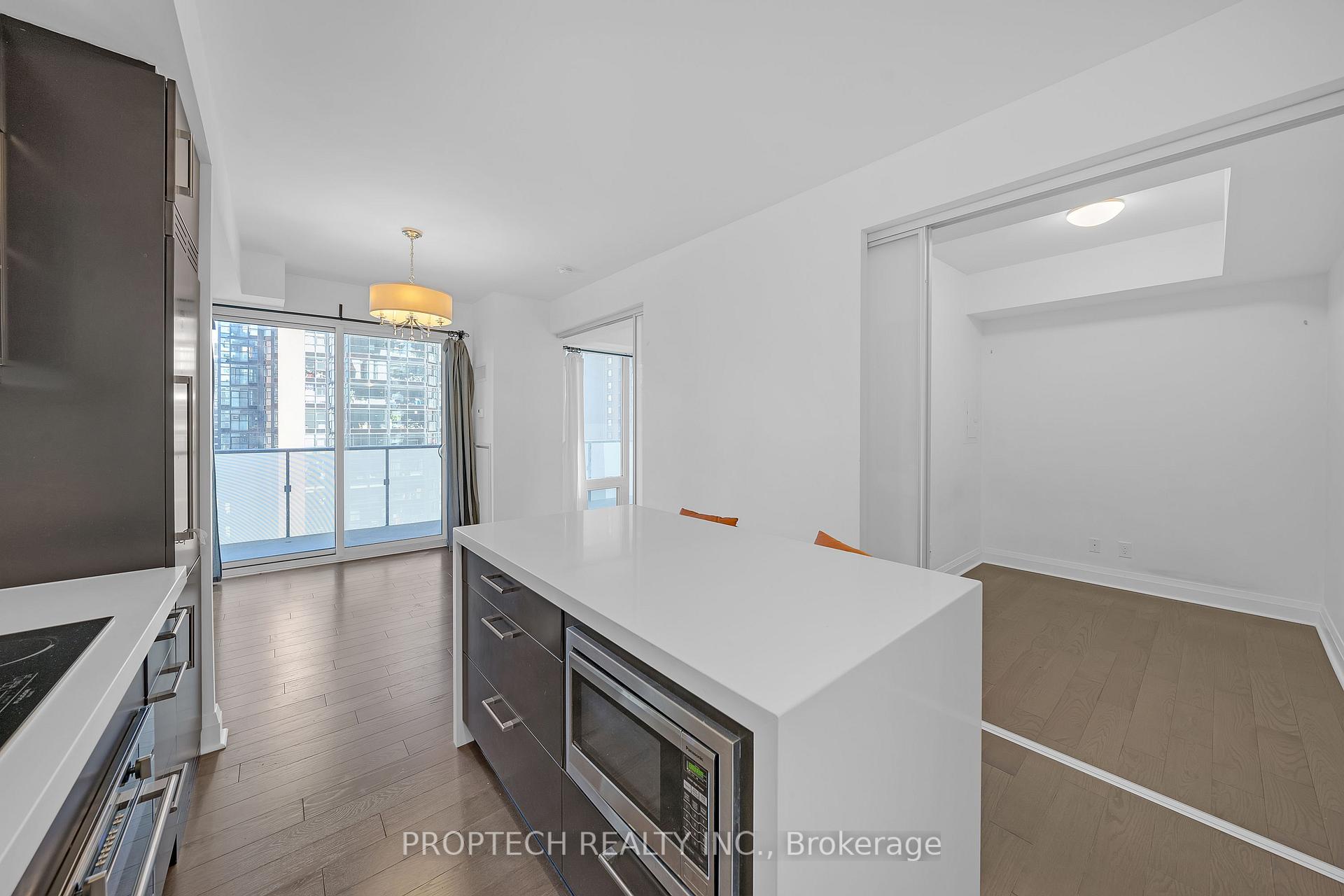 Photo 5 of Unit 1009, 1080 Bay Street, Toronto, Bay Street Corridor — HOMEH