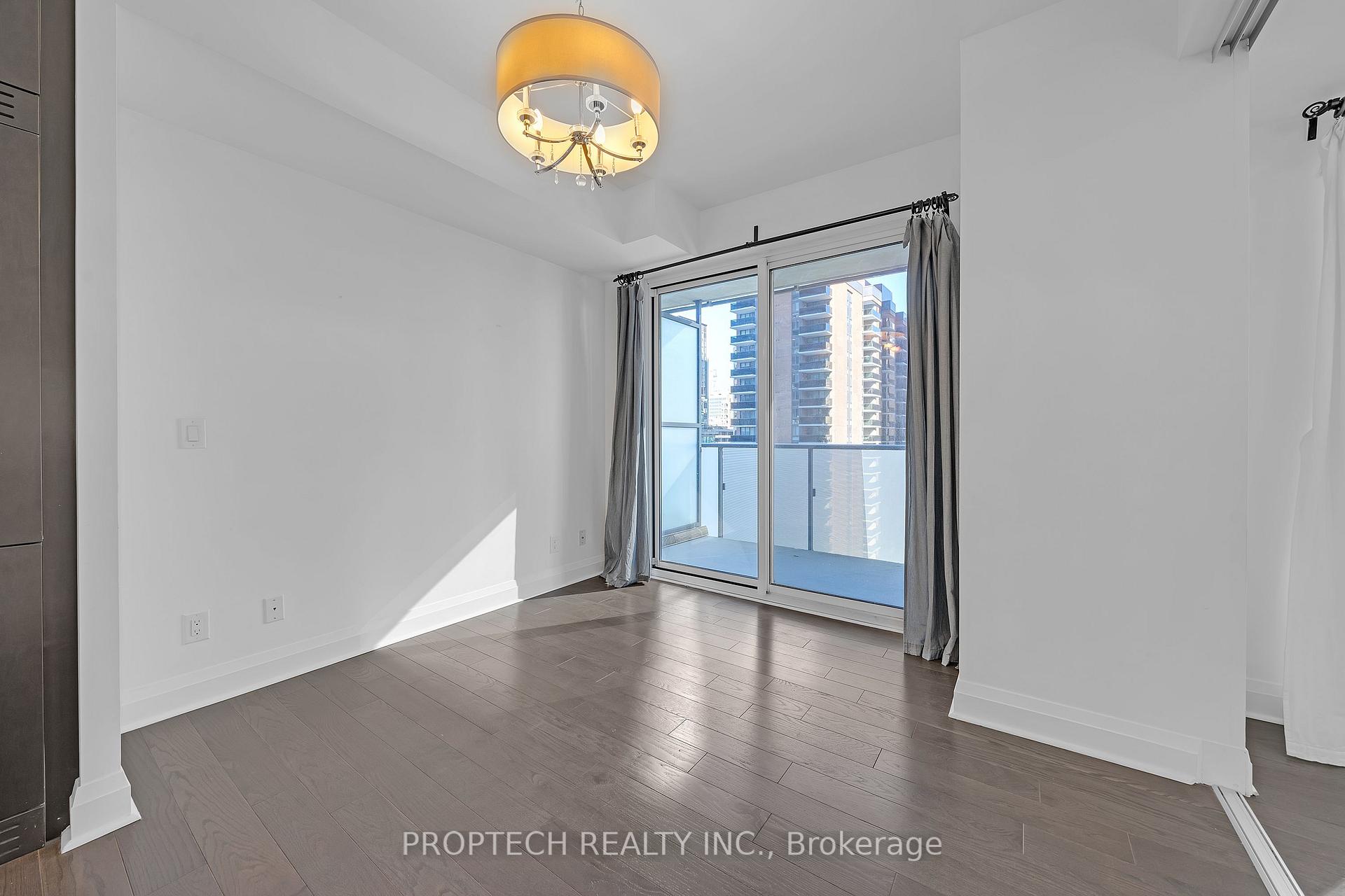 Photo 7 of Unit 1009, 1080 Bay Street, Toronto, Bay Street Corridor — HOMEH