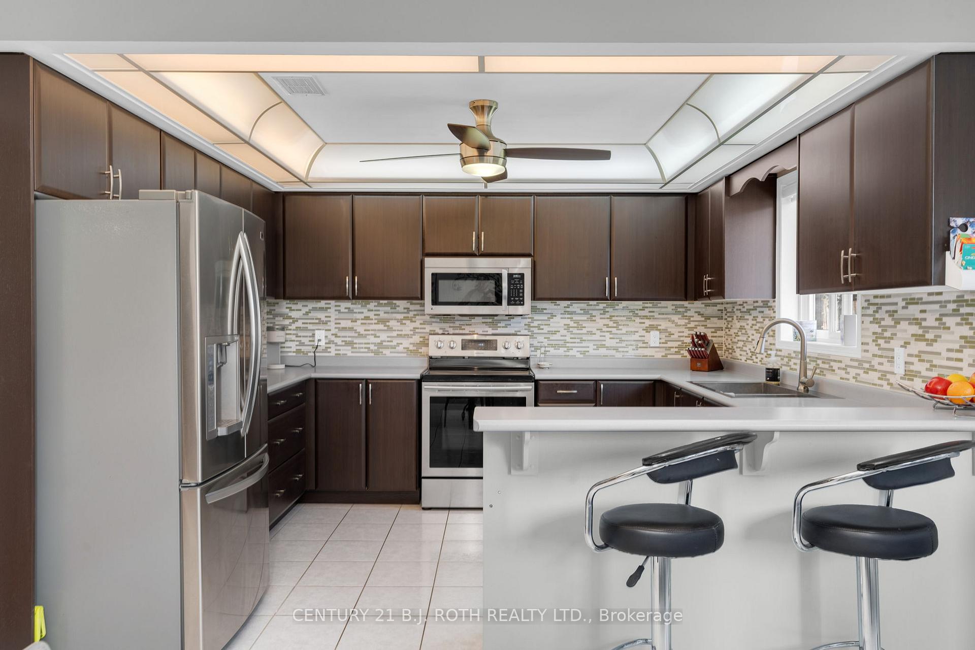 Photo 4 of 36 Benson Drive, Barrie, Northwest — HOMEH