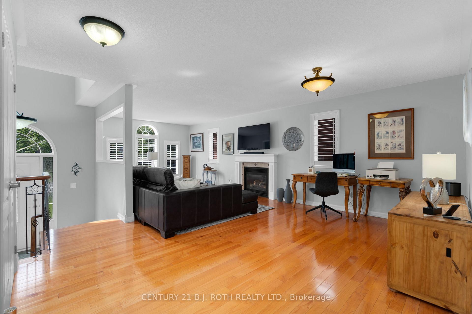 Photo 8 of 36 Benson Drive, Barrie, Northwest — HOMEH