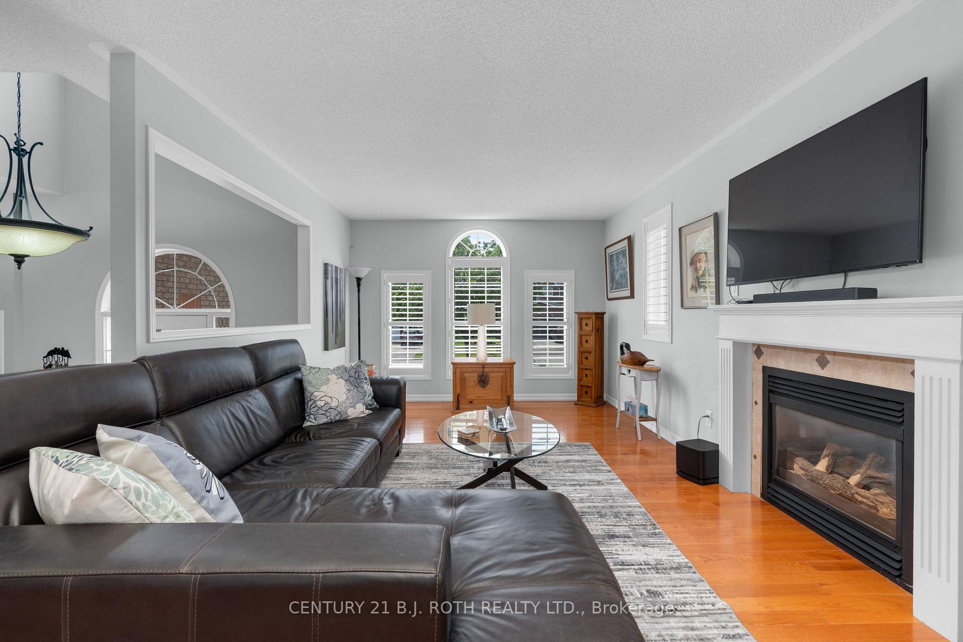Photo 10 of 36 Benson Drive, Barrie, Northwest — HOMEH