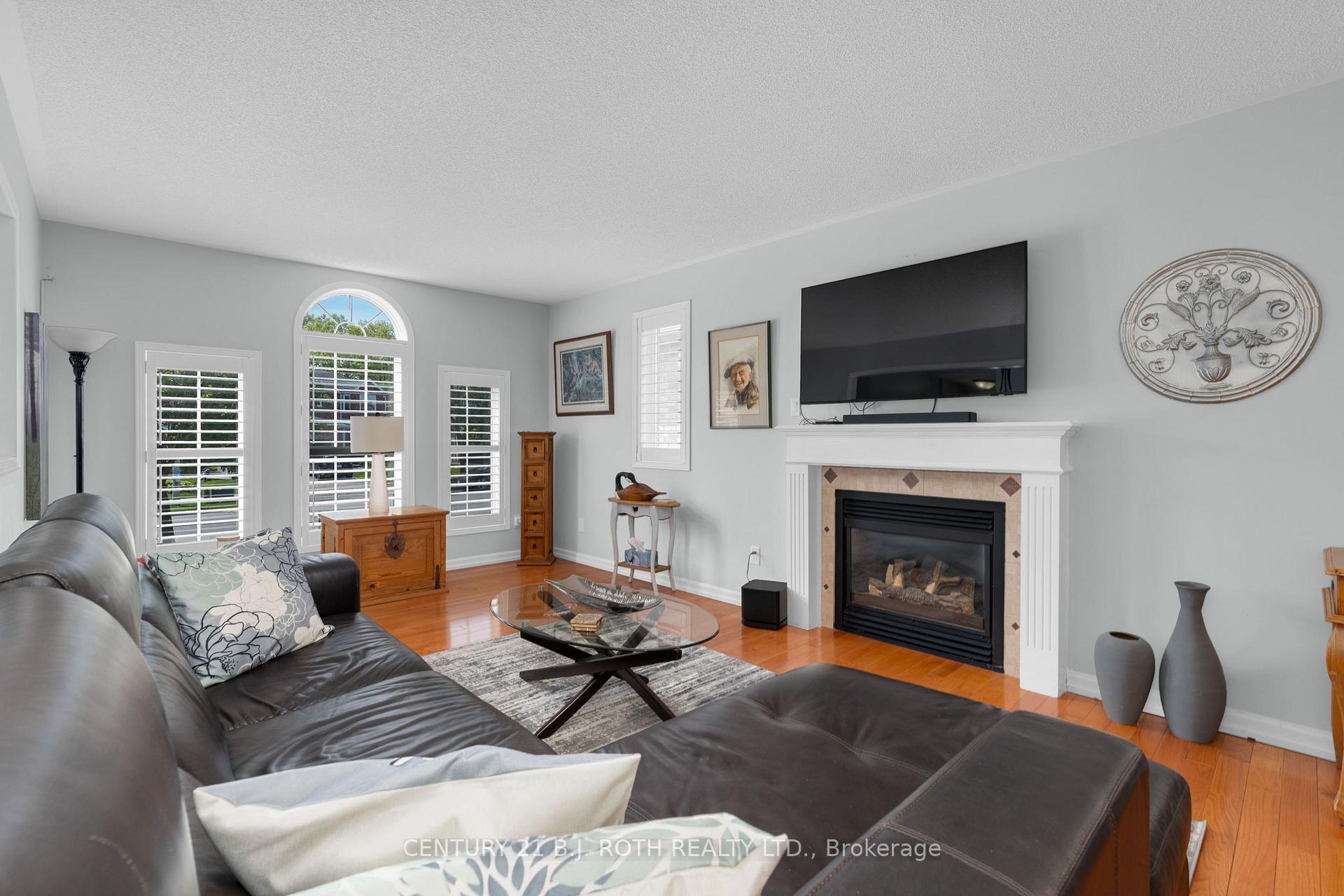 Photo 11 of 36 Benson Drive, Barrie, Northwest — HOMEH