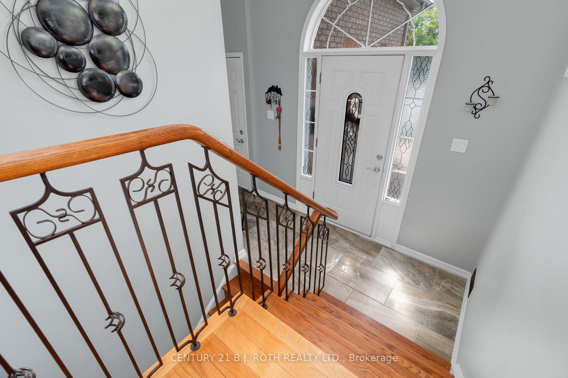 Photo 18 of 36 Benson Drive, Barrie, Northwest — HOMEH
