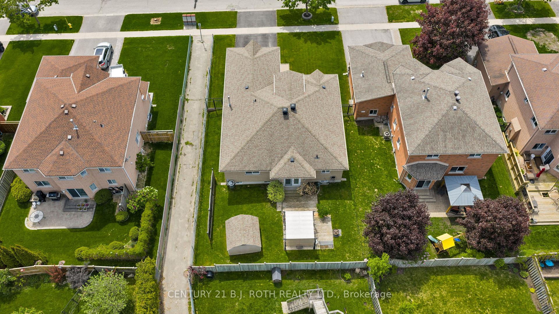 Photo 32 of 36 Benson Drive, Barrie, Northwest — HOMEH