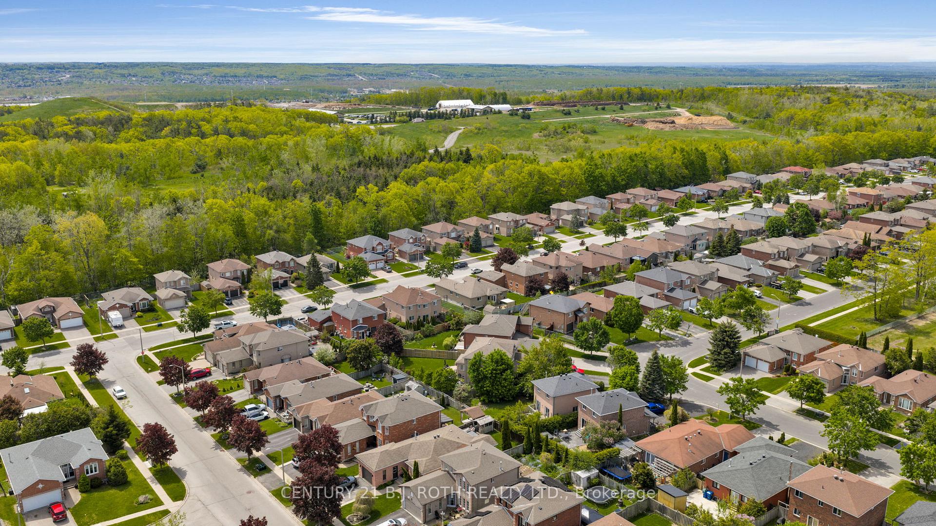 Photo 35 of 36 Benson Drive, Barrie, Northwest — HOMEH