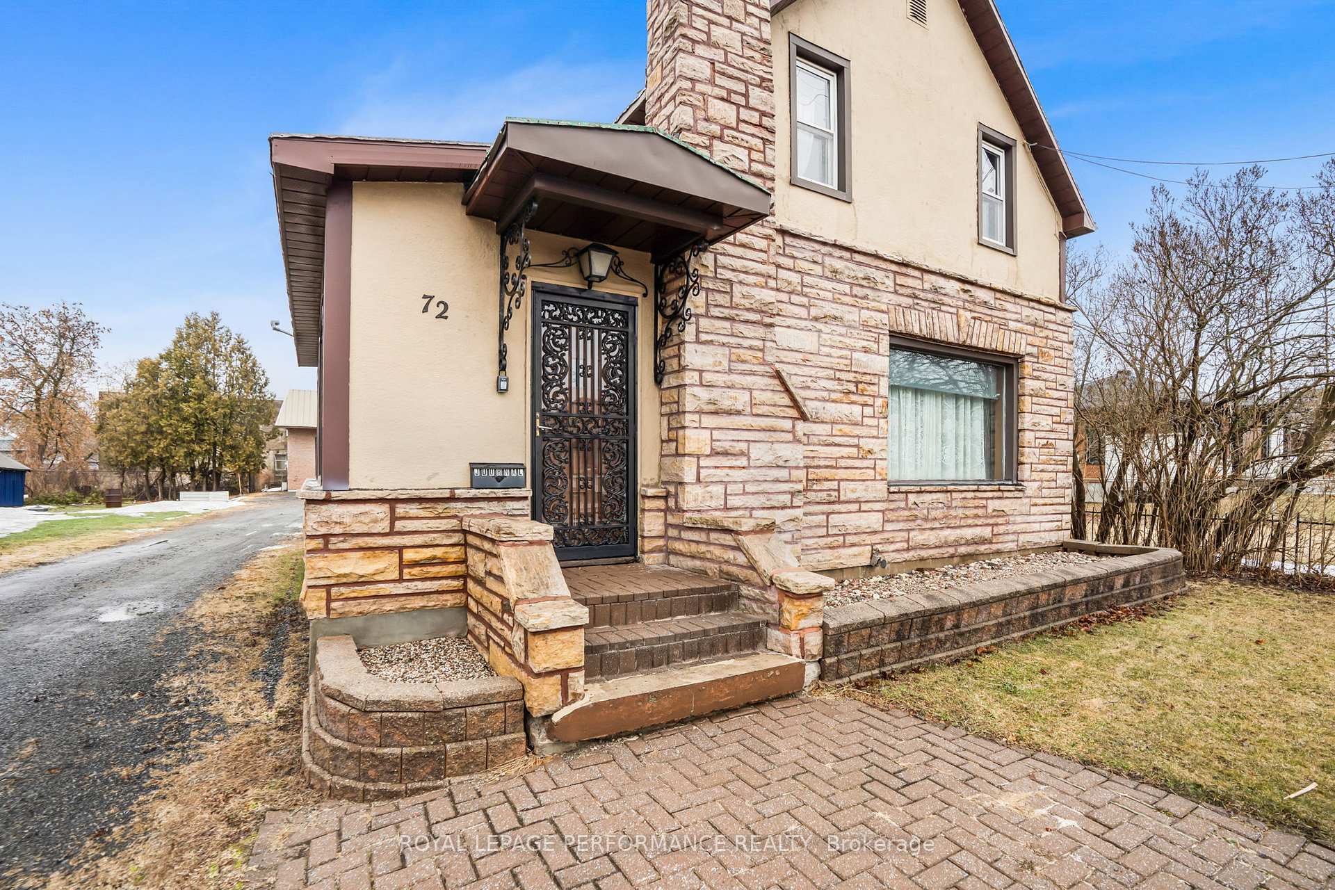 Front of 72 Longueuil Street