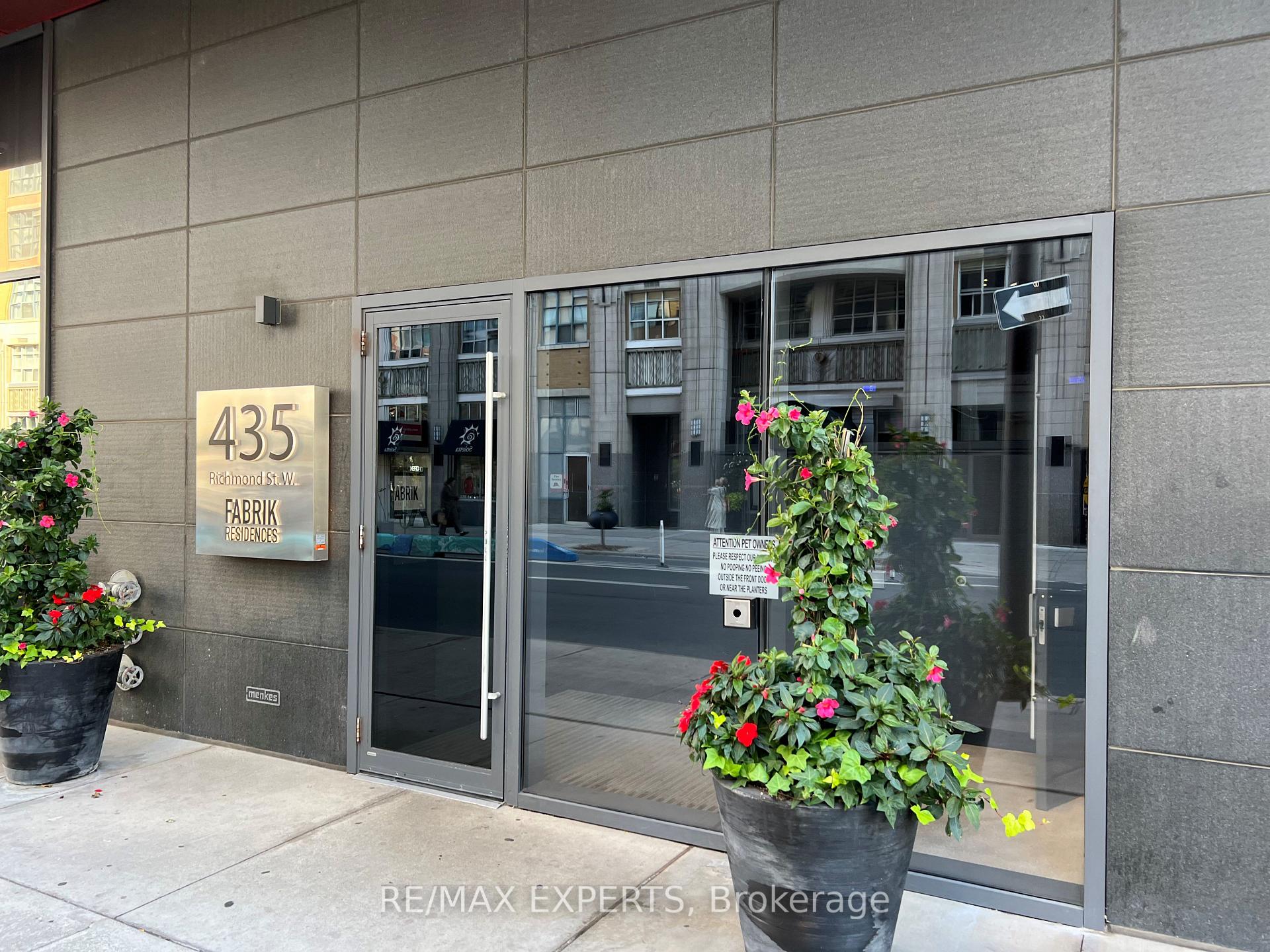Front of Unit 204, 435 Richmond Street W