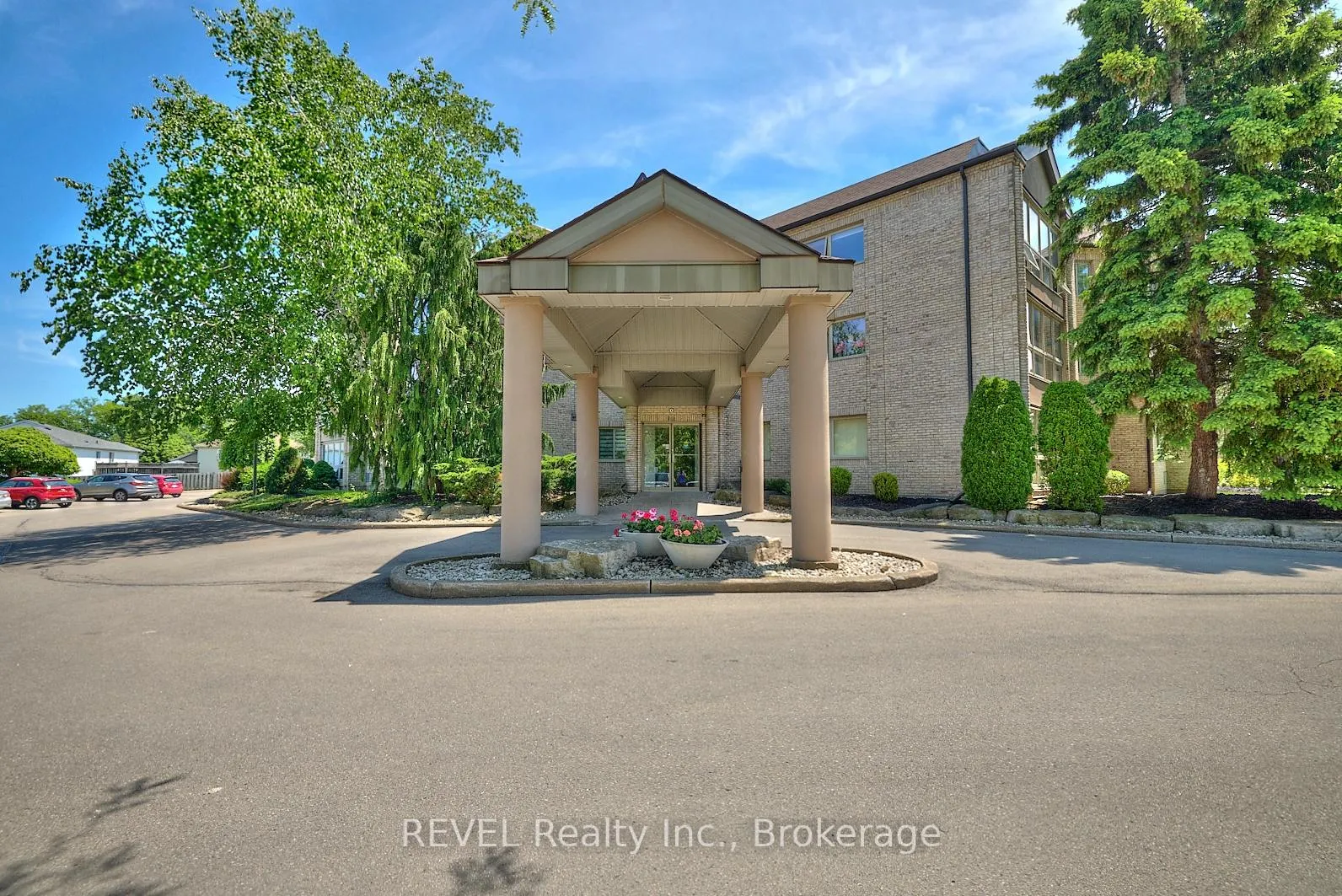 Photo 2 of Unit 301, 3364 Montrose Road, Niagara Falls, Mt. Carmel — HOMEH