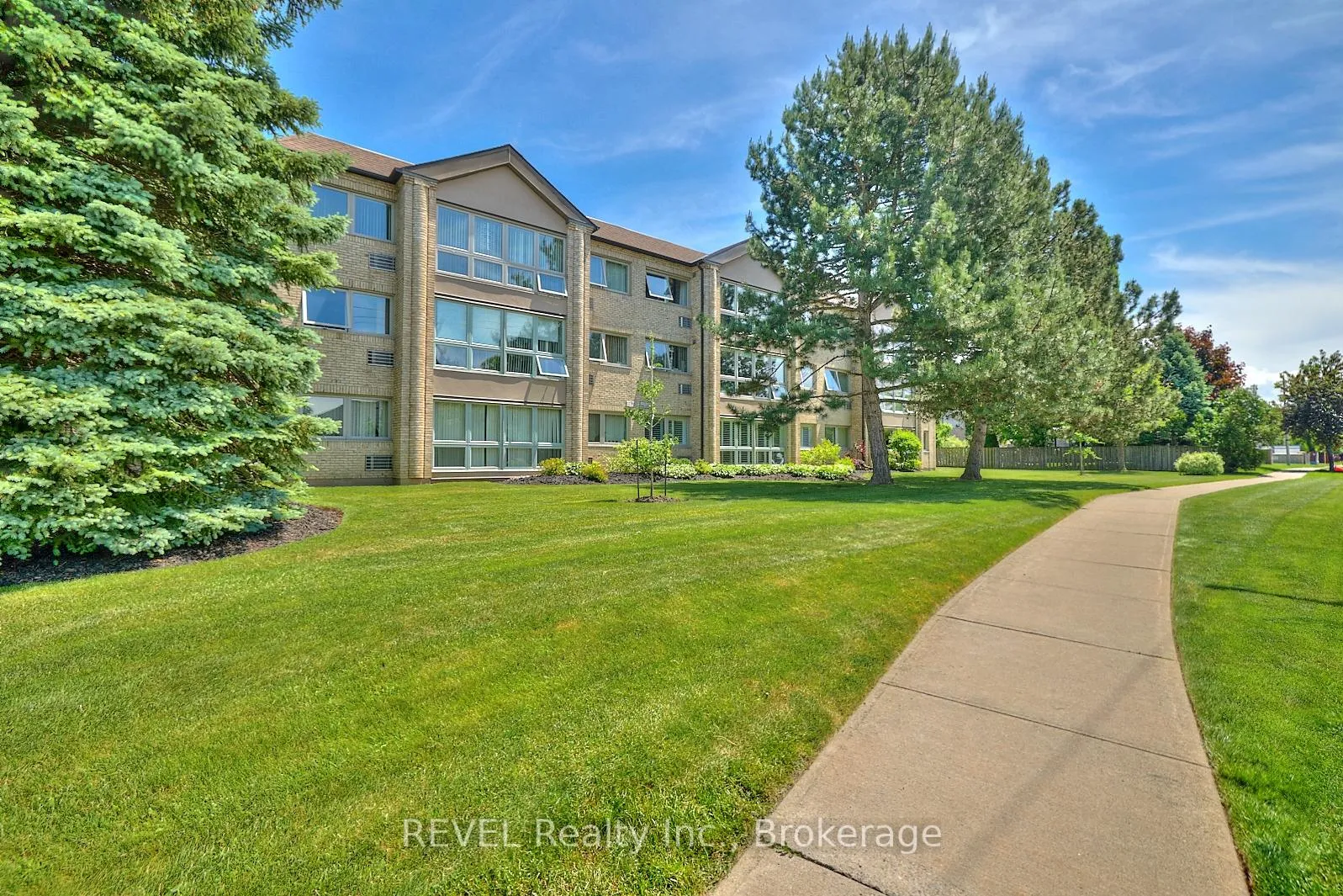 Photo 3 of Unit 301, 3364 Montrose Road, Niagara Falls, Mt. Carmel — HOMEH