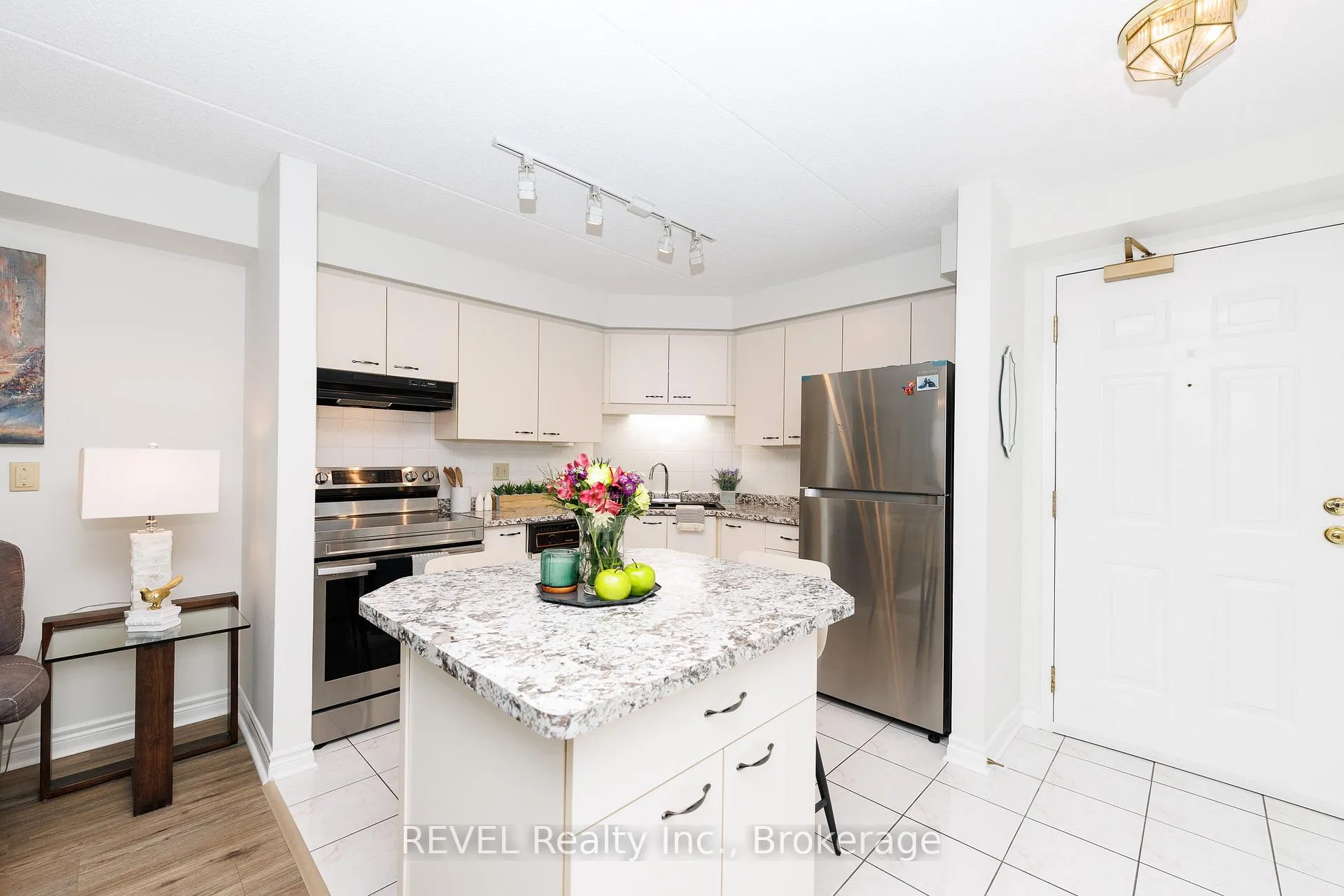Photo 6 of Unit 301, 3364 Montrose Road, Niagara Falls, Mt. Carmel — HOMEH