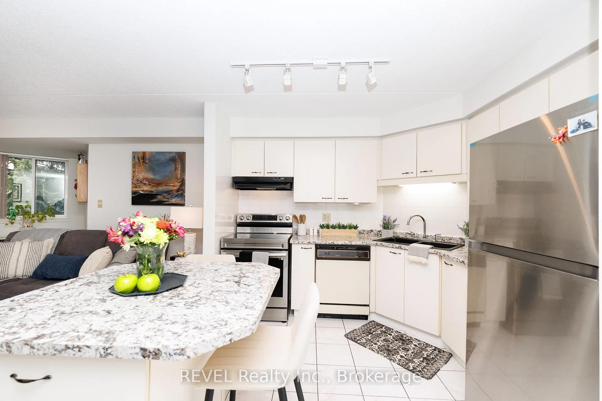 Photo 7 of Unit 301, 3364 Montrose Road, Niagara Falls, Mt. Carmel — HOMEH