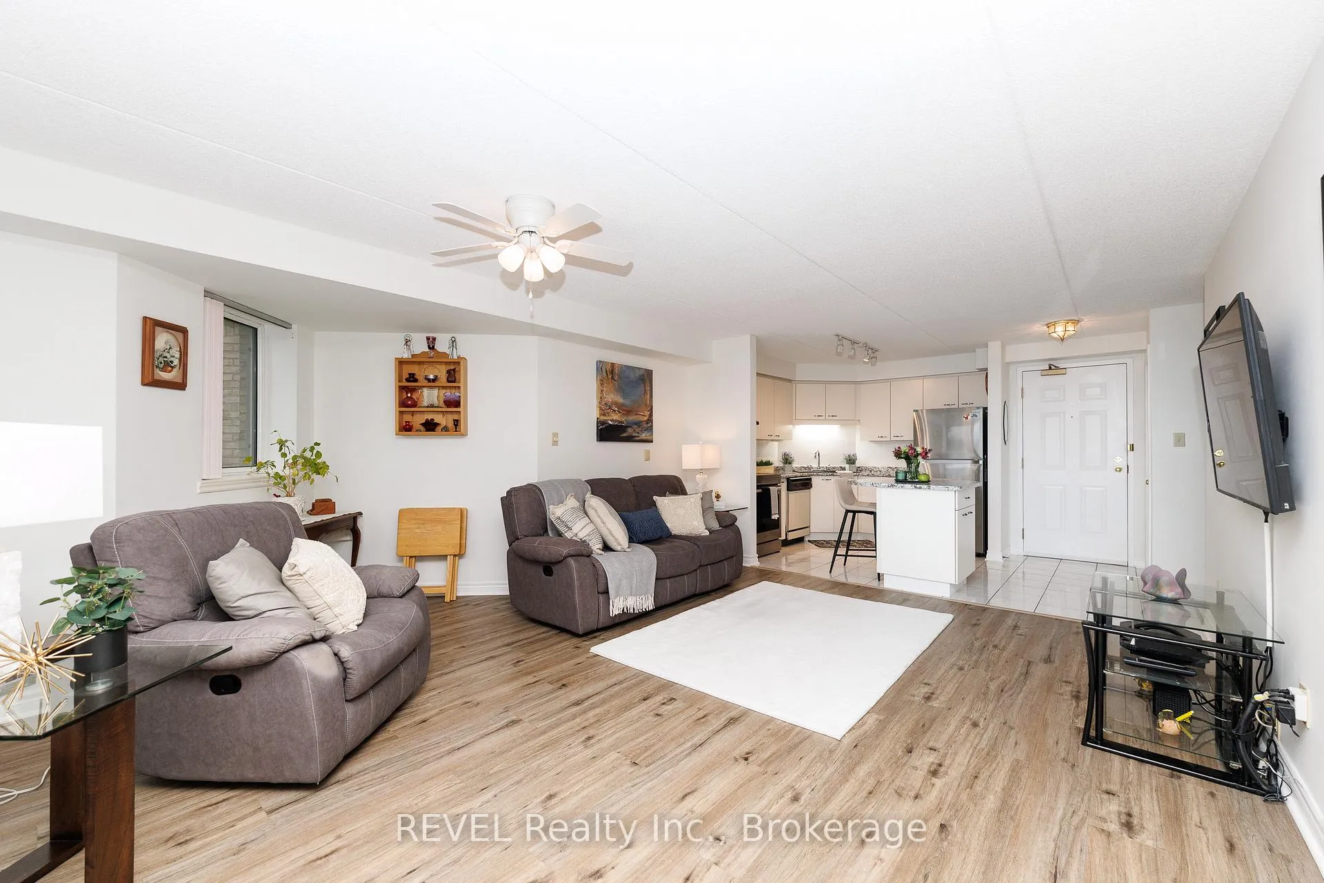 Photo 10 of Unit 301, 3364 Montrose Road, Niagara Falls, Mt. Carmel — HOMEH