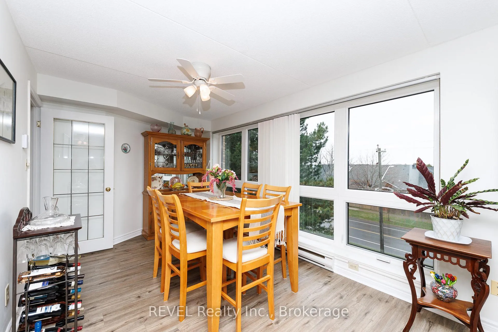 Photo 11 of Unit 301, 3364 Montrose Road, Niagara Falls, Mt. Carmel — HOMEH