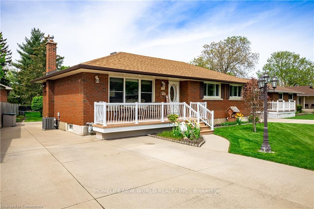 Photo 2 of 11 Glengarry Road, St. Catharines, Oakdale — HOMEH