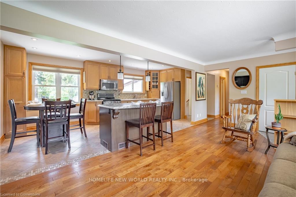 Photo 5 of 11 Glengarry Road, St. Catharines, Oakdale — HOMEH