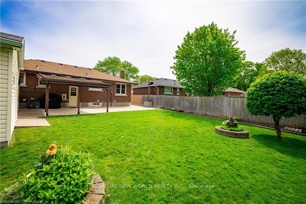 Photo 14 of 11 Glengarry Road, St. Catharines, Oakdale — HOMEH
