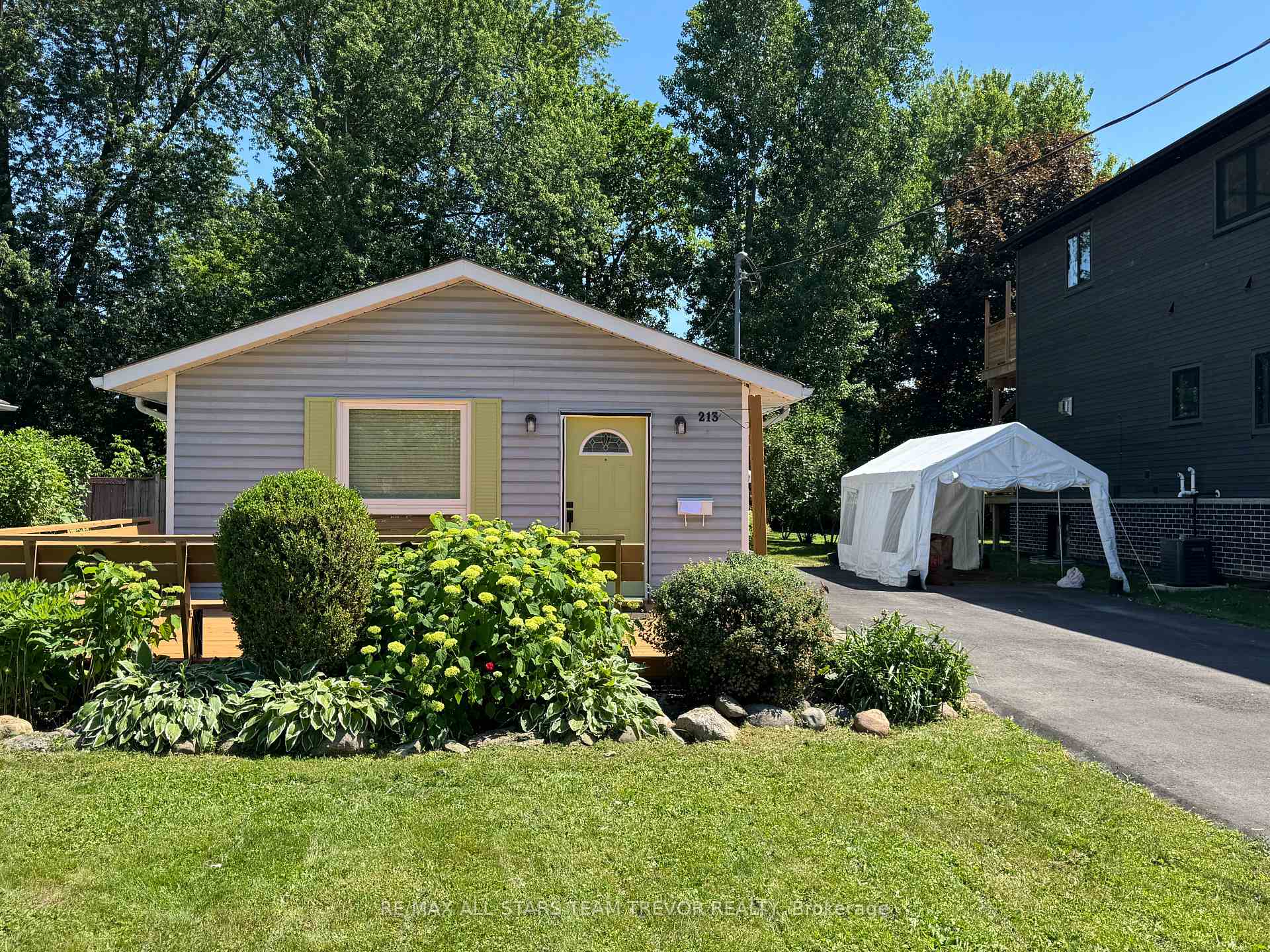 Photo 1 of 213 Bayview Avenue, Georgina, Keswick South — HOMEH