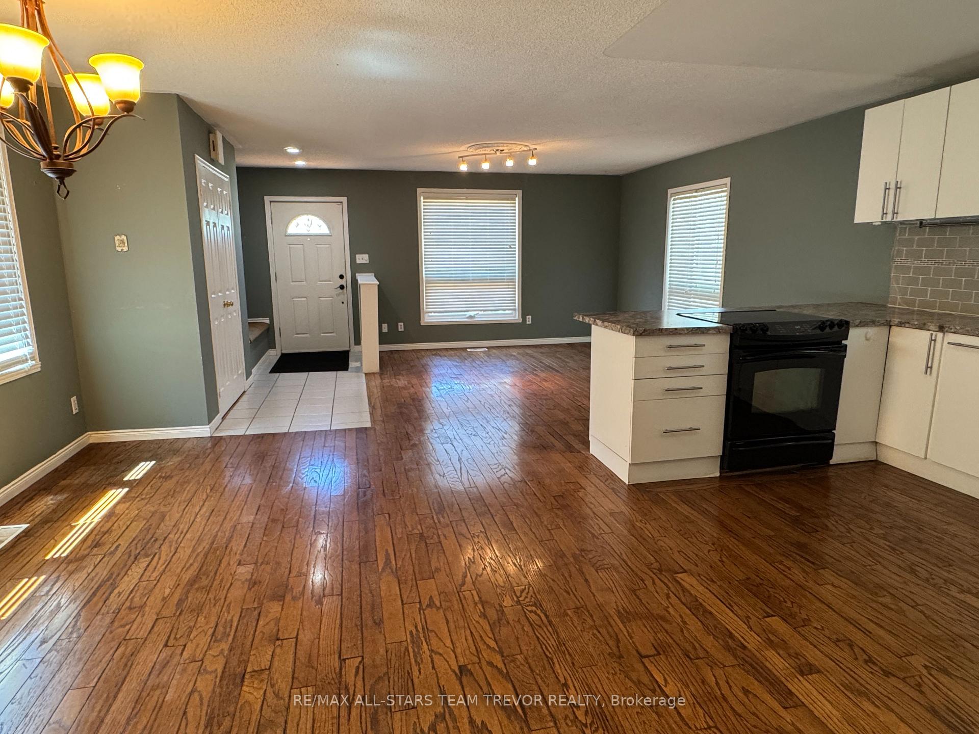 Photo 6 of 213 Bayview Avenue, Georgina, Keswick South — HOMEH