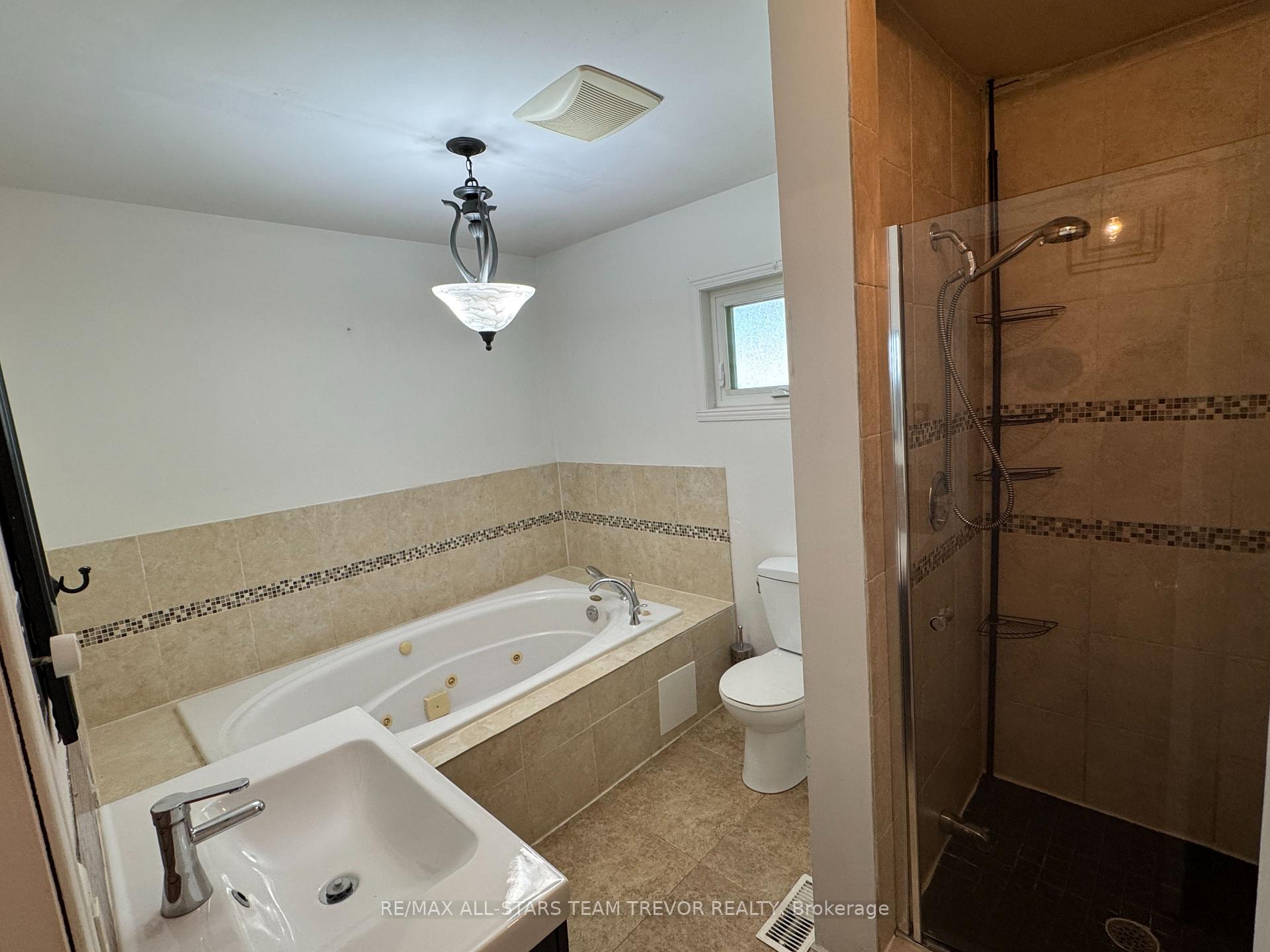 Photo 8 of 213 Bayview Avenue, Georgina, Keswick South — HOMEH