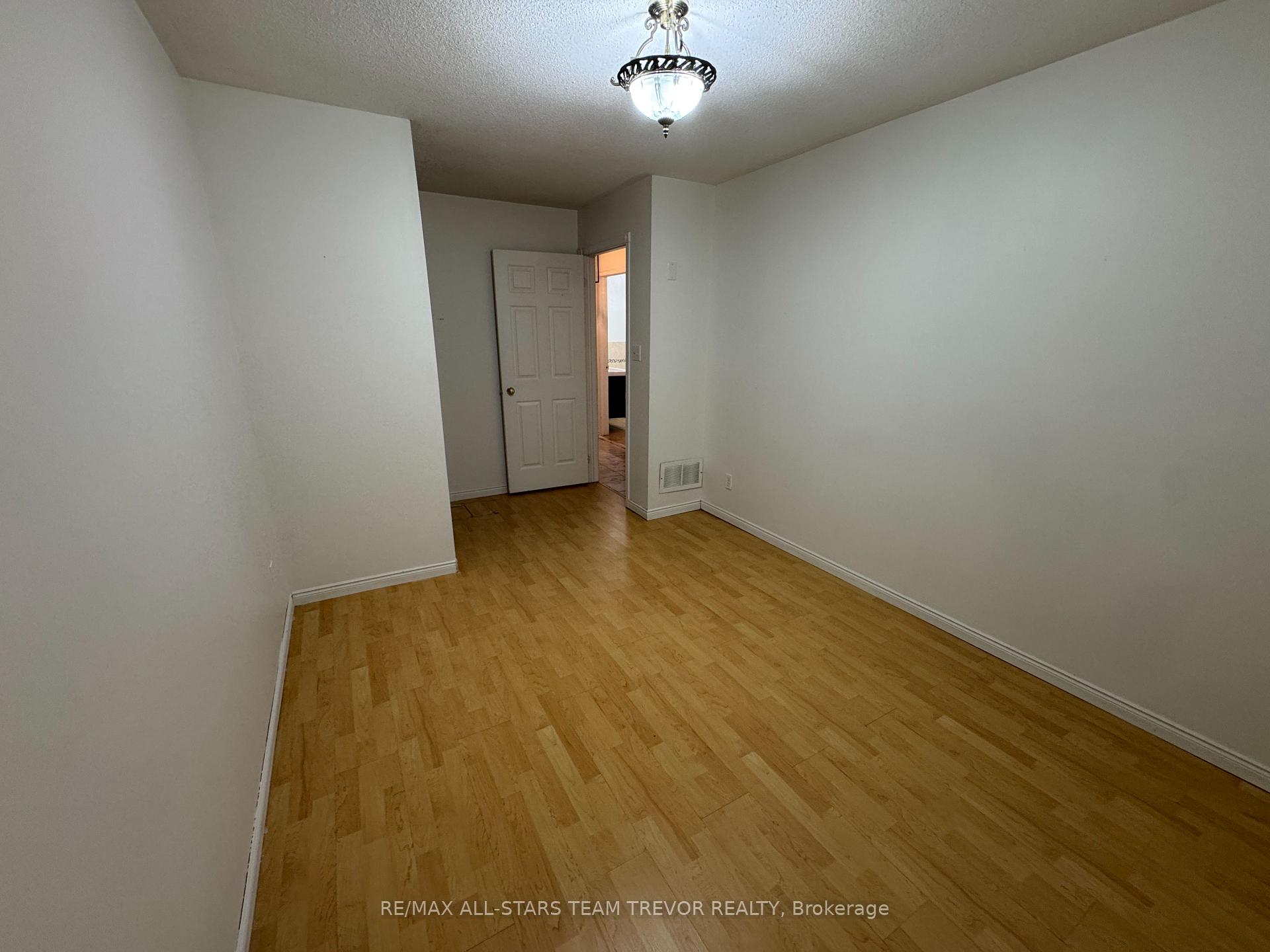 Photo 10 of 213 Bayview Avenue, Georgina, Keswick South — HOMEH