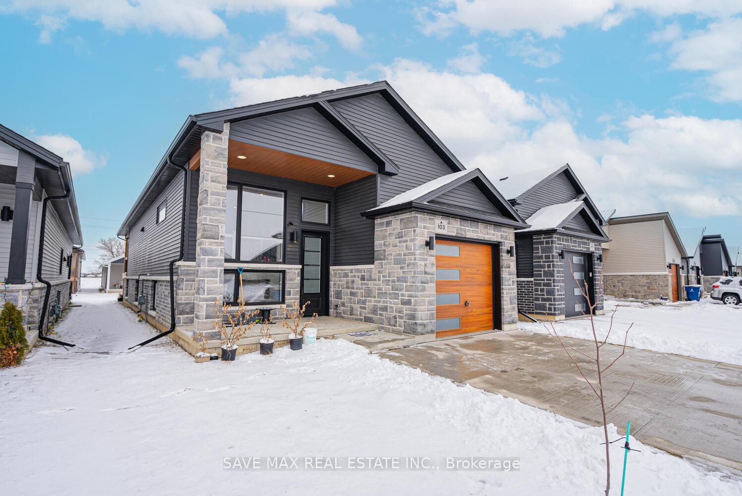 Photo 3 of 103 Ironwood Trail, Chatham-Kent, Chatham — HOMEH