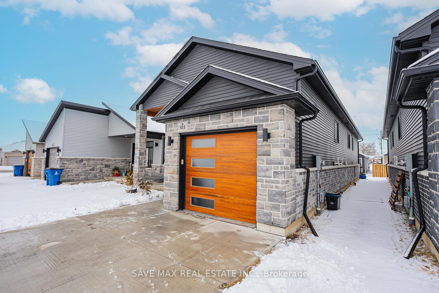 Photo 4 of 103 Ironwood Trail, Chatham-Kent, Chatham — HOMEH