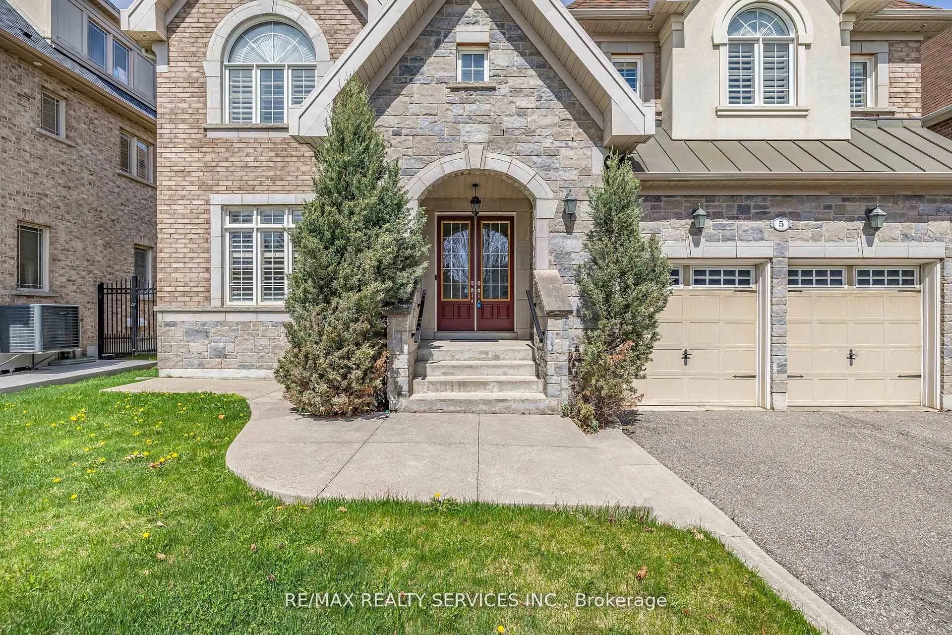 Photo 3 of 5 Perth Street, Brampton, Snelgrove — HOMEH