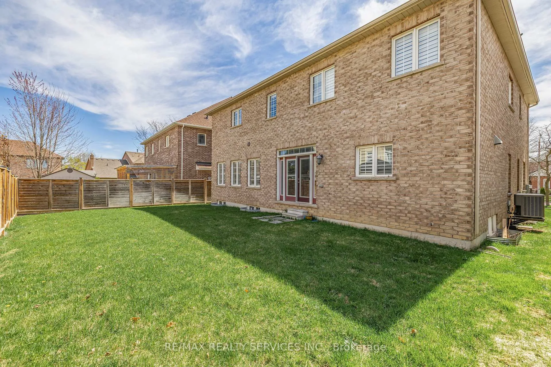 Photo 38 of 5 Perth Street, Brampton, Snelgrove — HOMEH