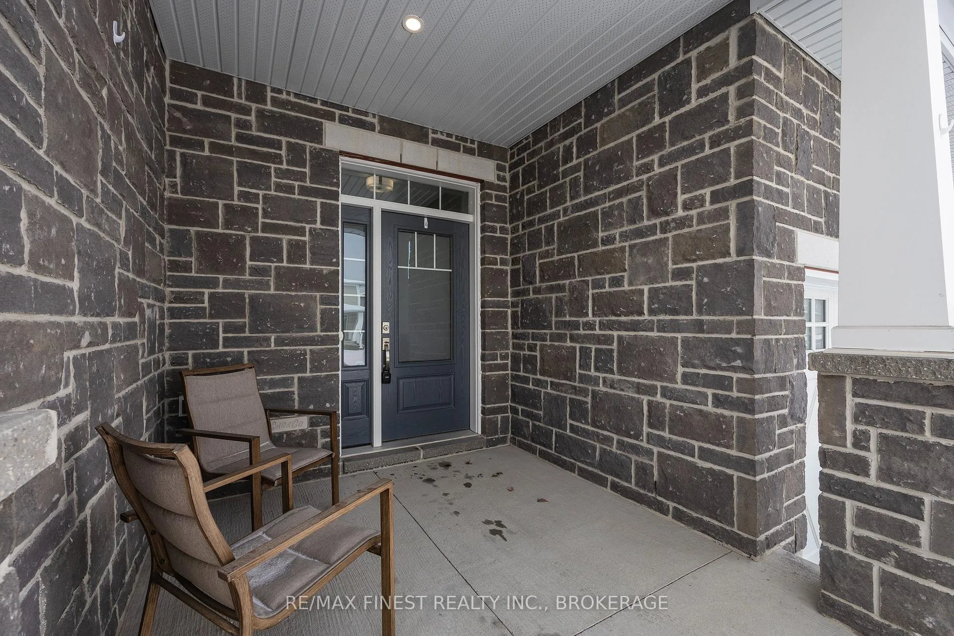 Photo 3 of 1553 Davenport Crescent, Kingston, City Northwest — HOMEH