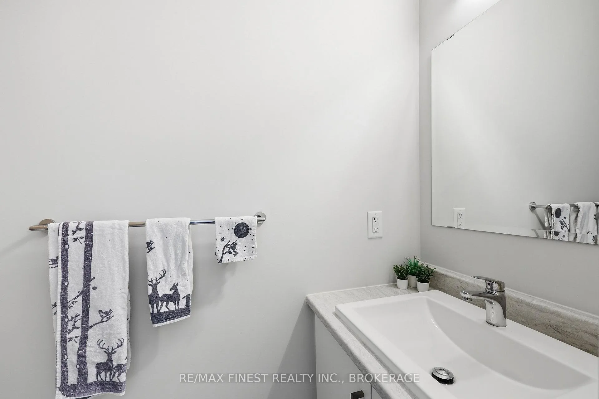 Photo 7 of 1553 Davenport Crescent, Kingston, City Northwest — HOMEH