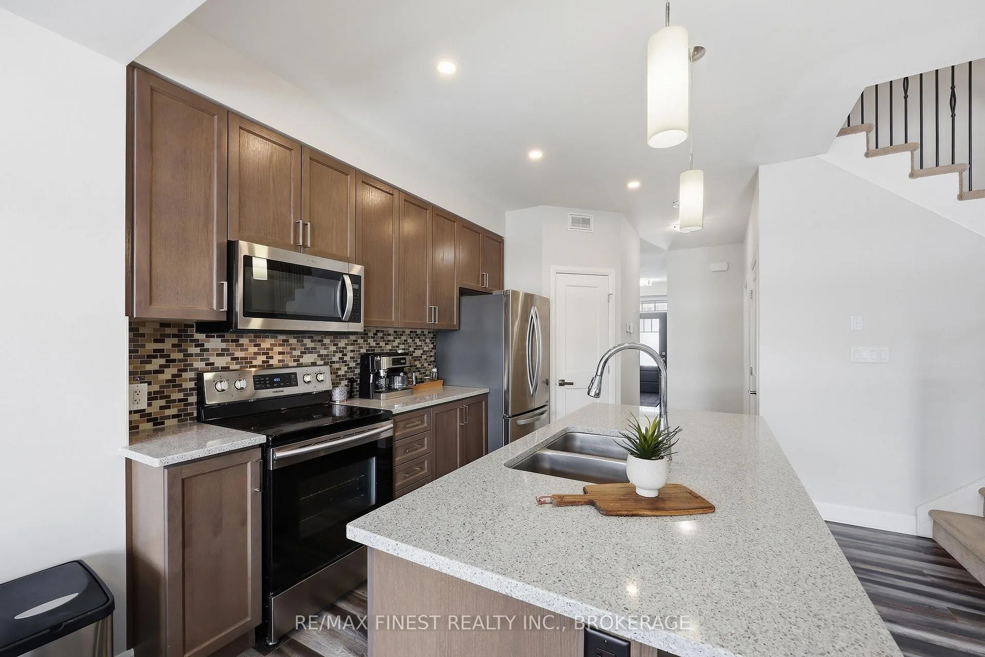 Photo 11 of 1553 Davenport Crescent, Kingston, City Northwest — HOMEH